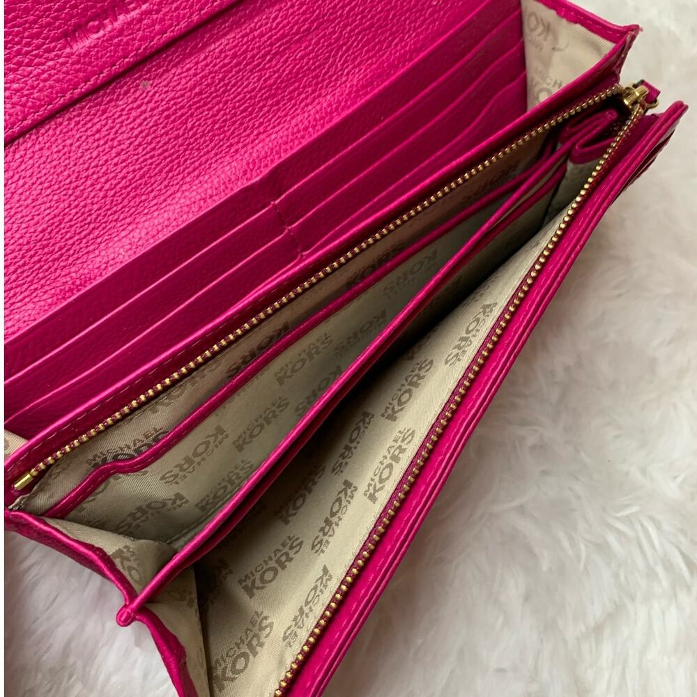 Michael Kors Pink Wallet - Picture 5 of 8